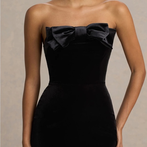 Club L London ILLUSION
Black Velvet Bandeau Maxi Dress With Bow Detail - Picture 3 of 6